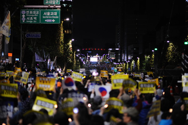 검찰 개혁을 요구하는 8번째 촛불집회가 5일 서울 서초동 검찰청사 주변에서 열리고 있다. (사진=평화나무)