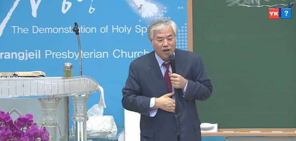 지난달 31일 사랑제일교회 주일예배에서 설교를 하고 있는 전광훈 씨. (사진=너알아TV 영상 갈무리)