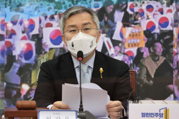 검사징계법 폐지 등을 대표 발의한 열린민주당 최강욱 의원(출처=연합뉴스)